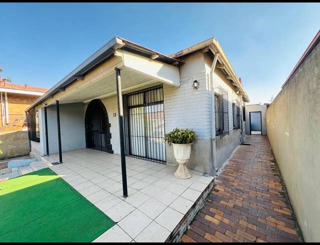 4 BEDROOM HOUSE FOR SALE IN MALVERN